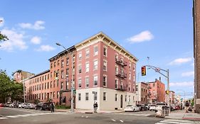 Urban Style 2BR in Hoboken